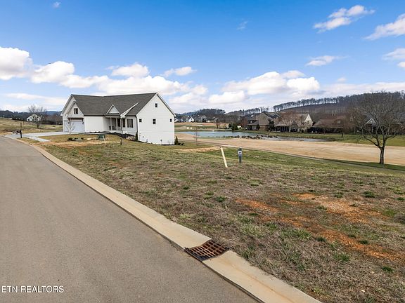 4th image of 445 Mockingbird Ln