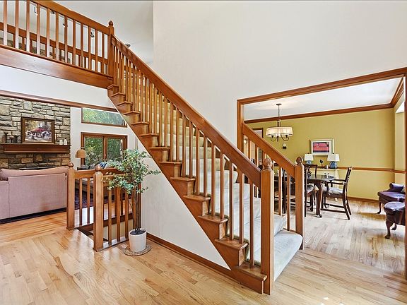 4th image of 786 Robbins Way