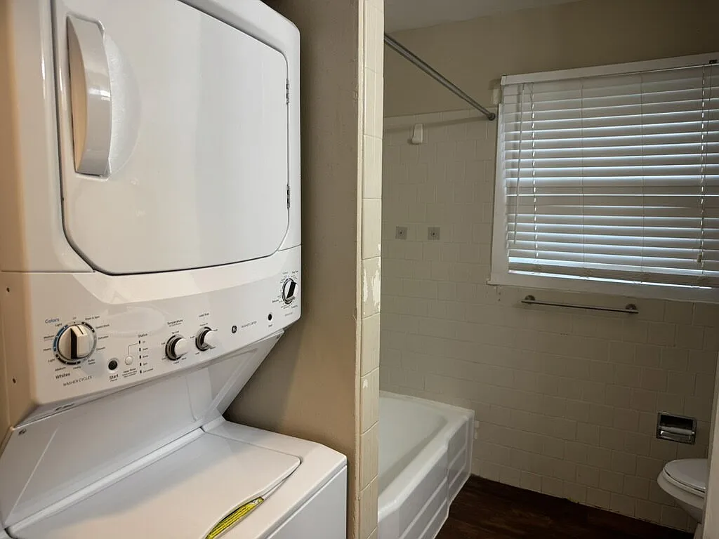 2 bed, 1.0 bath, 997 sqft, $1,000 — Photo 4