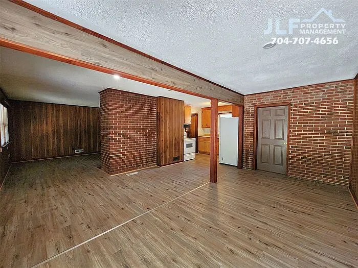 3 bed, 1.0 bath, 1108 sqft, $1,595 — Photo 4