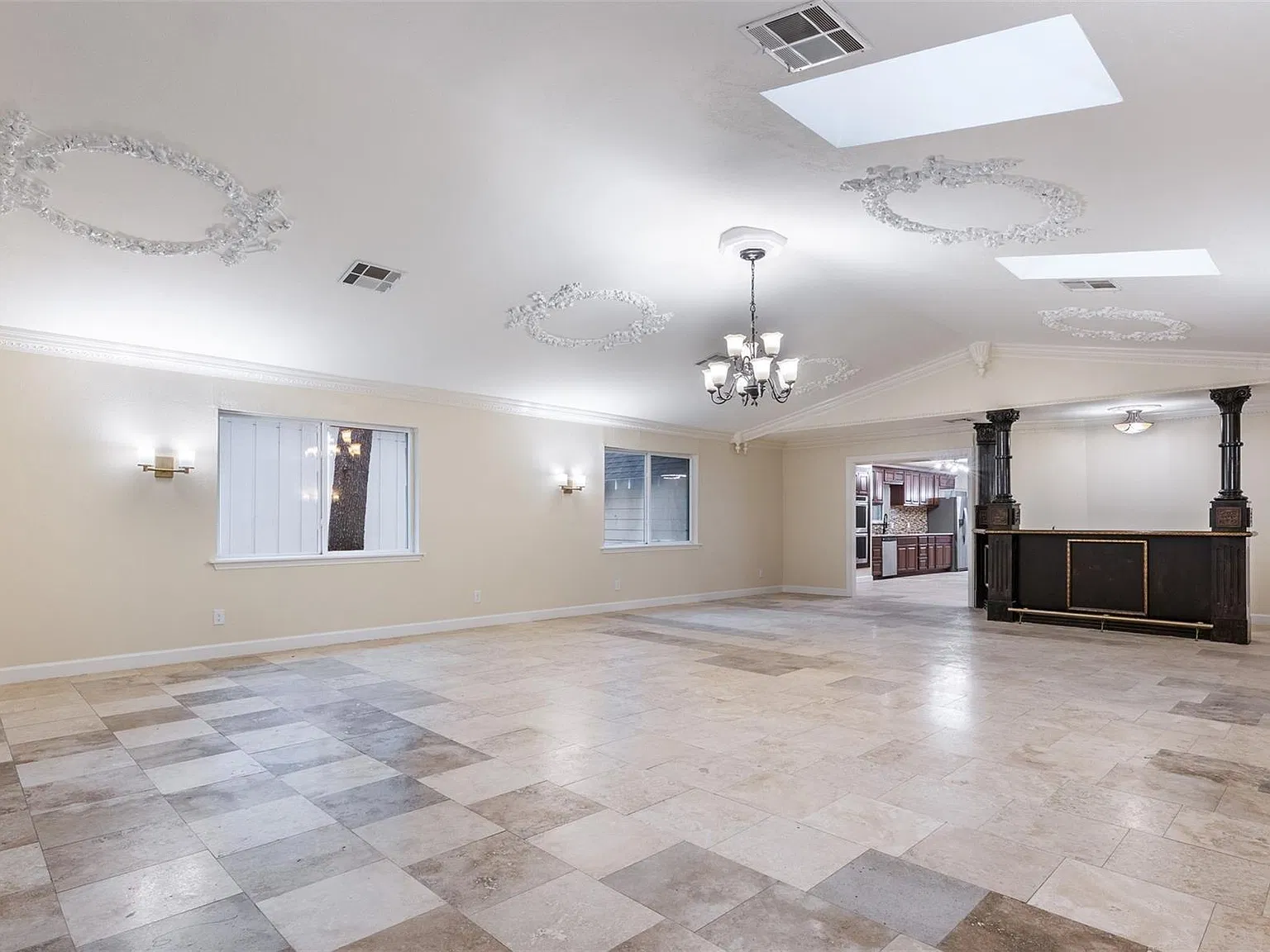 3 bed, 2.5 bath, 4981 sqft, $4,000 — Photo 3