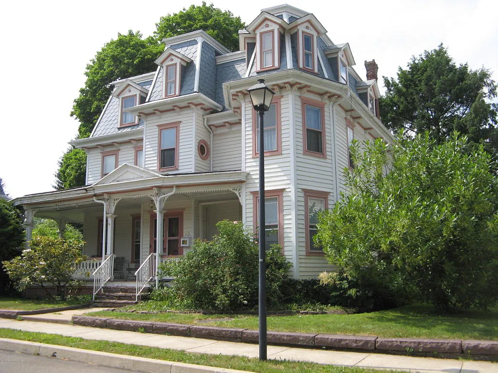 415 Erie St photo 1