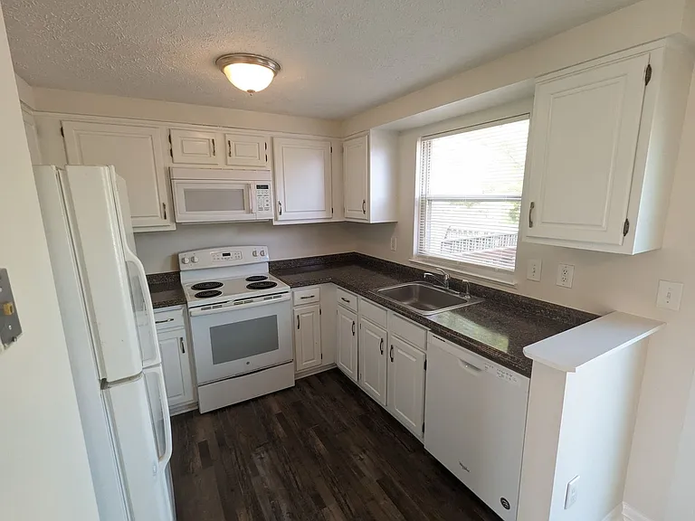 1390 David Ln — Photo 12