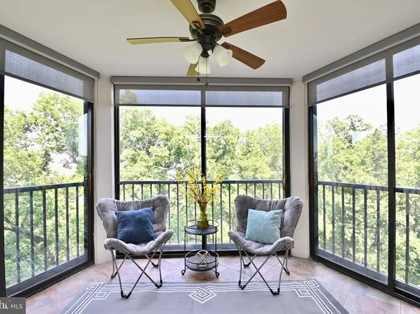 5901 Mount Eagle Dr APT 802, Alexandria, VA 22303