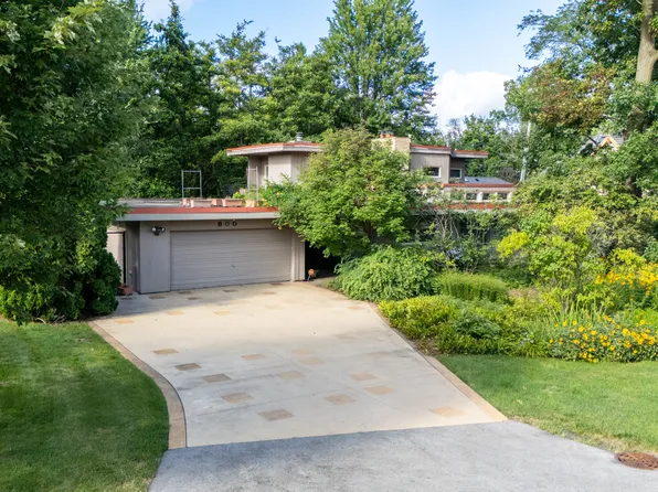 800 Solar Ln, Glenview, IL 60025