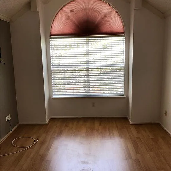2212 Norwich St — Photo 17