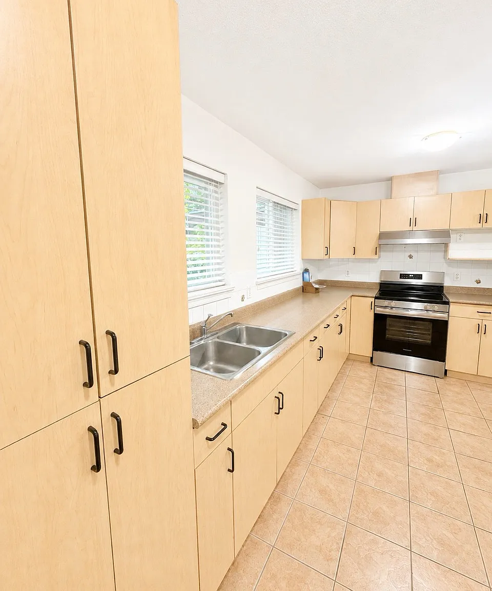 2 bed, 700 sqft, $1,800 — Photo 2