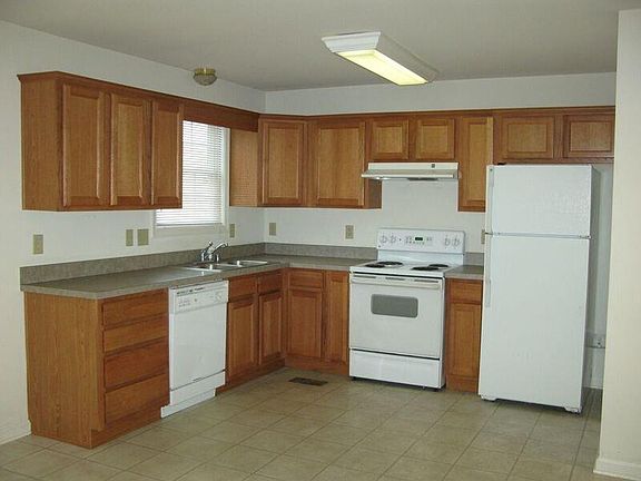 3rd image of 992 Saint Clair St