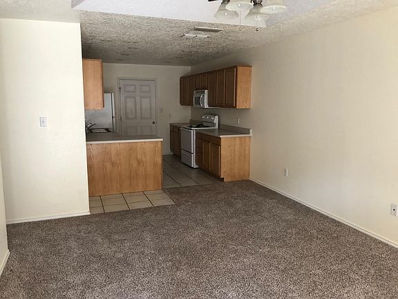 3rd image of 704 W 17th Ln APT 1