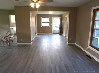 604 SW 3rd St, Checotah, OK 74426