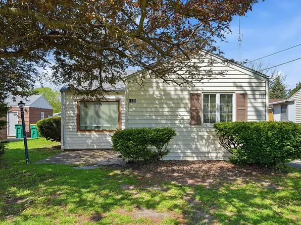 1428 Brown Ave, Galesburg, IL 61401