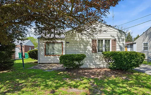 1428 Brown Ave Photo 1