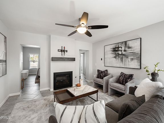 2nd image of 601 E CLARENDON Avenue