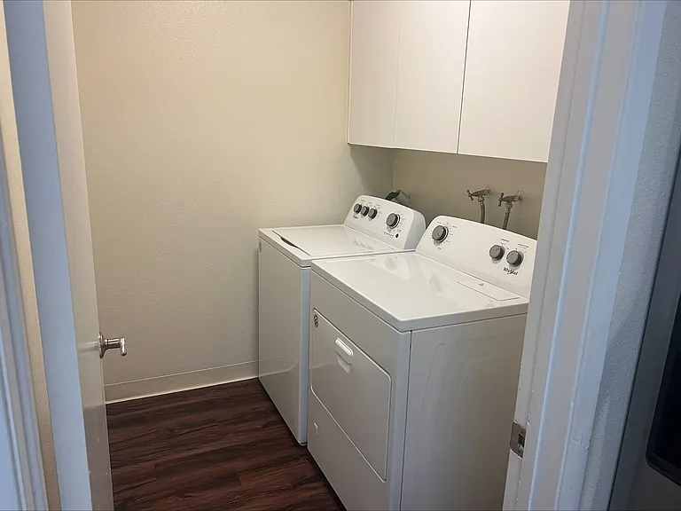Versailles on the Lake Apartments — Photo 138