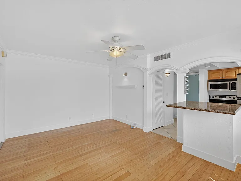 901 NE 3rd St #205 — Photo 4