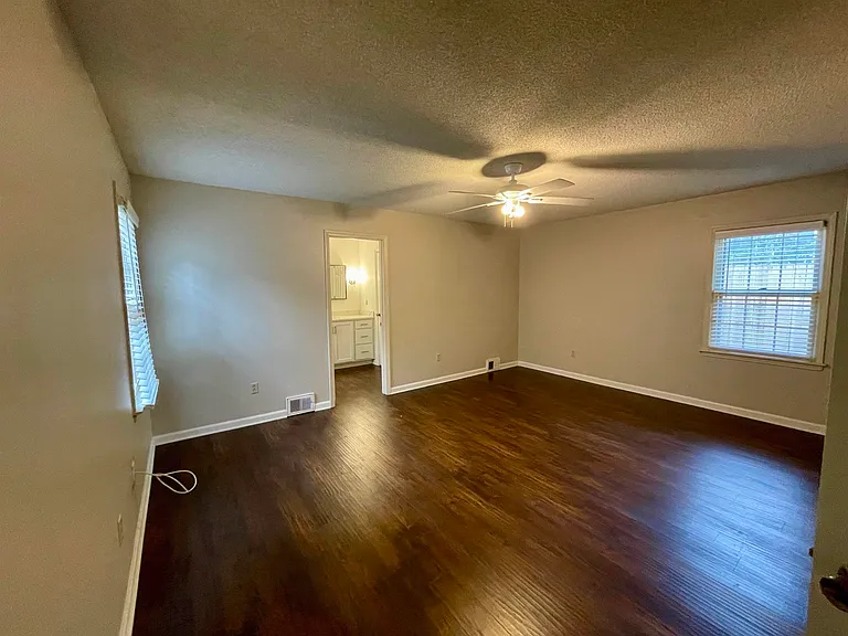 2420 Stratfield Dr — Photo 14