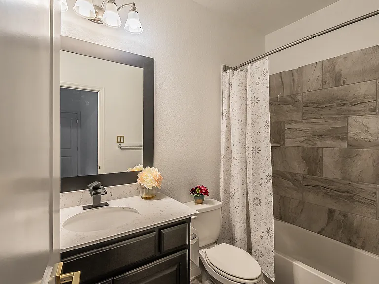 1742 Holmwood Dr — Photo 27