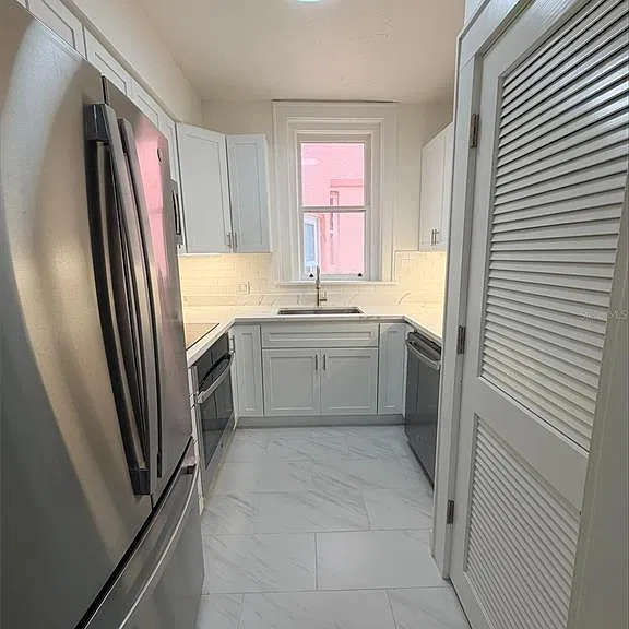 1221 N Palm Ave #204 — Photo 6