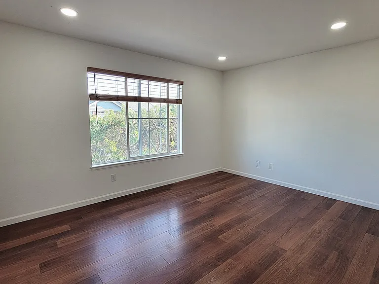 925 Gates St — Photo 20