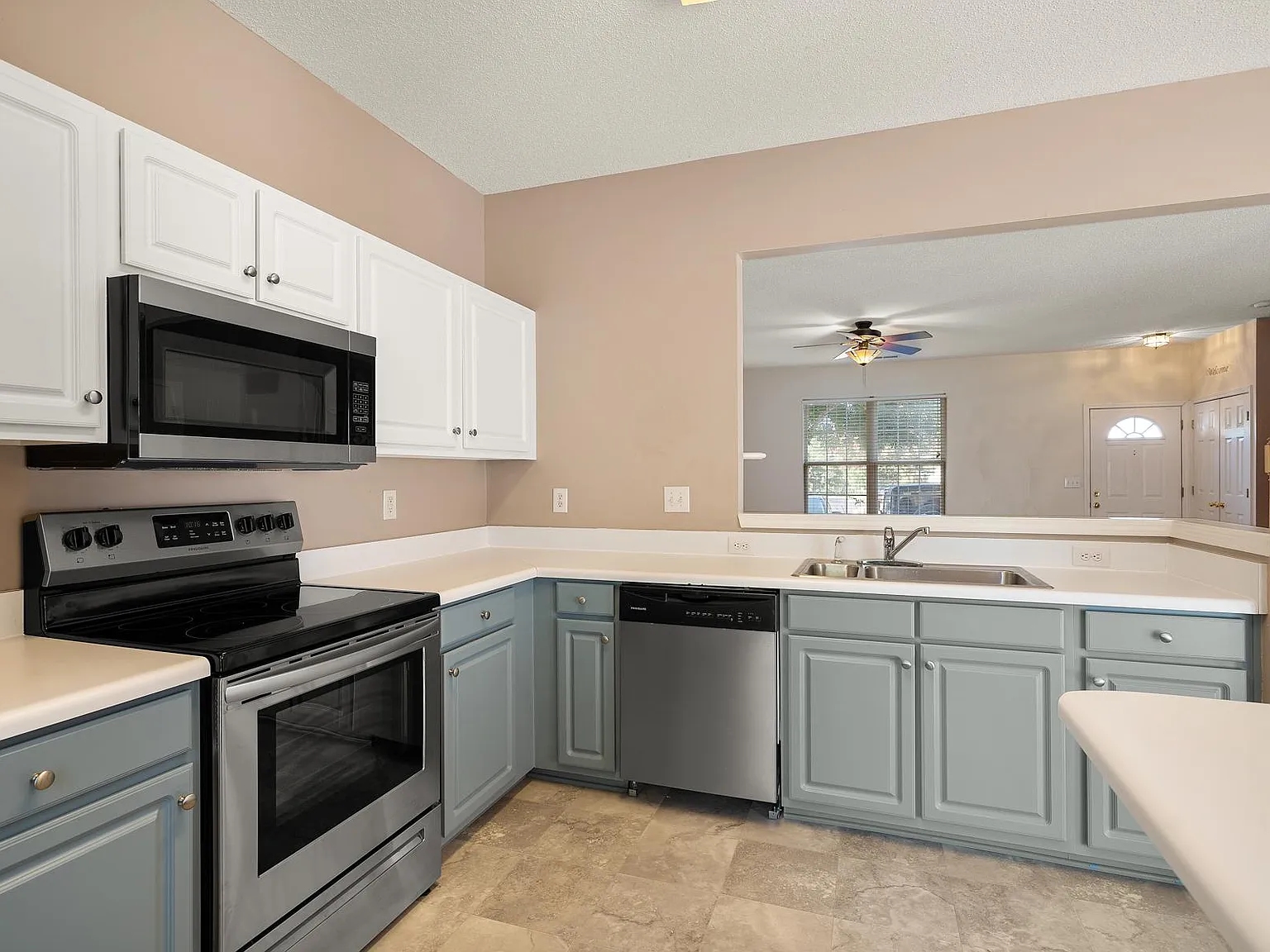 3 bed, 2.5 bath, 1462 sqft, $1,600 — Photo 4