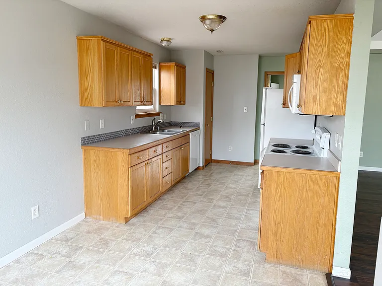 847 Locust St — Photo 5