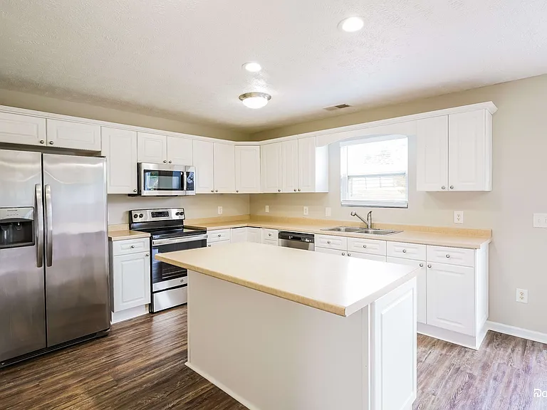 110 Star Pl — Photo 3