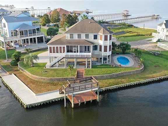 3rd image of 520 Carr Dr