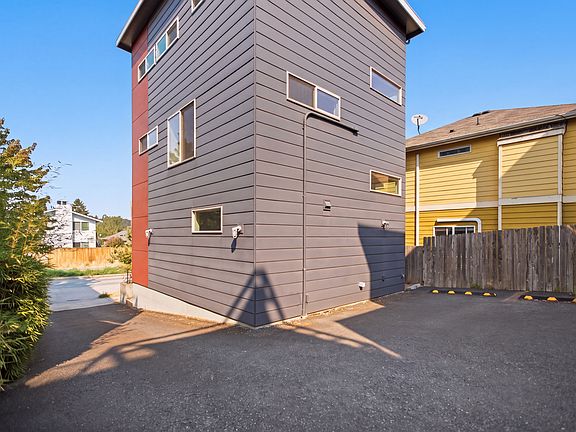 3rd image of 4726 Delridge Way SW