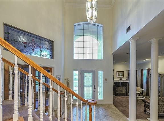 2nd image of 3015 Sunset Ln