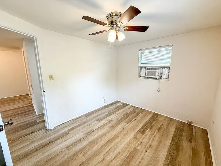 908 SW 6th Ave — Photo 16