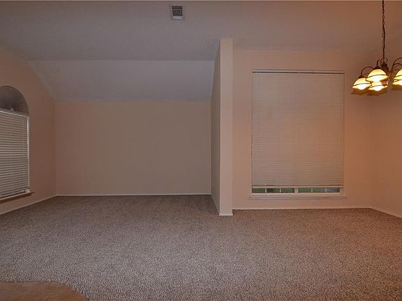 3rd image of 611 E Lynn Creek Dr