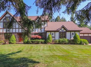 2075 Oakes Rd, Broadview Heights, OH 44147