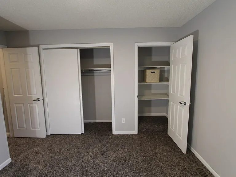 The Warwick of Norfolk. Now leasing updated 1, 2 bedroom apartments and 3 bedroom townhomes! — Photo 41