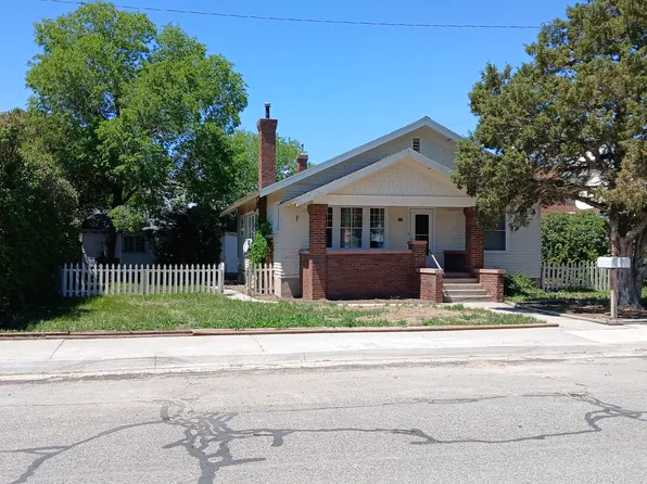 116 S 5th St E, Riverton, WY 82501