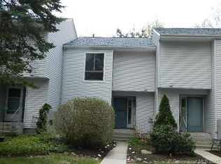 560 Oak Ave, Cheshire, CT 06410