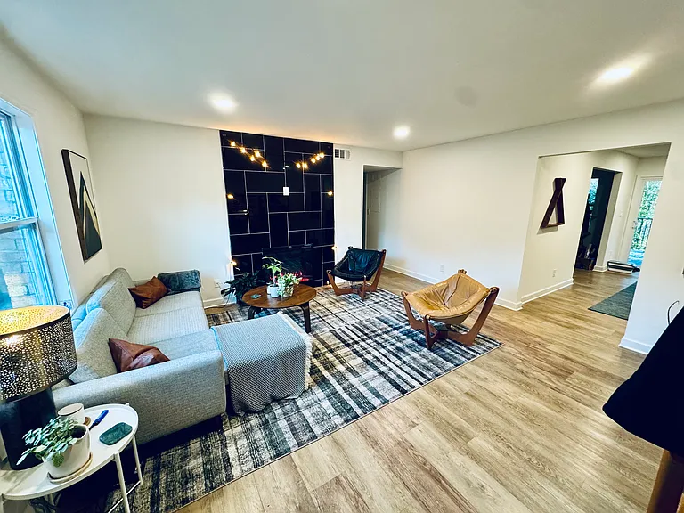 275 Winding River Dr — Photo 1
