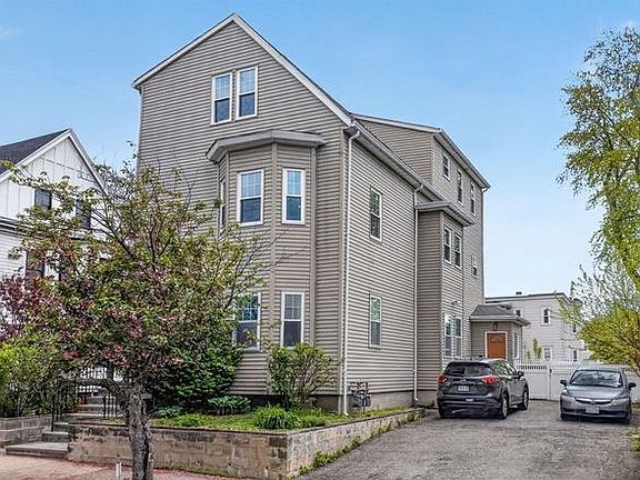3rd image of 26 Newbury St #3