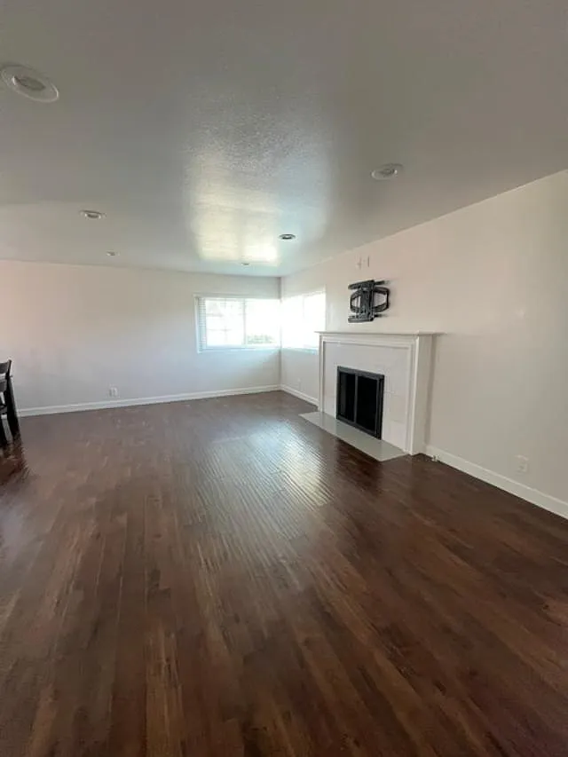 4 bed, 1369 sqft, $4,500 — Photo 1
