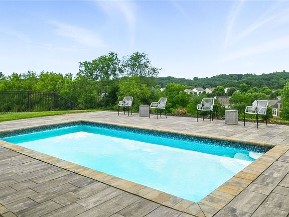 3rd image of 2800 Cole Rd