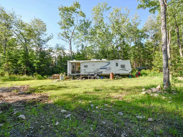 99 Farfields Ln, Beaver Bank, NS B4G 1E2