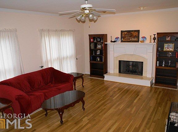 5th image of 1061 Albemarle Way