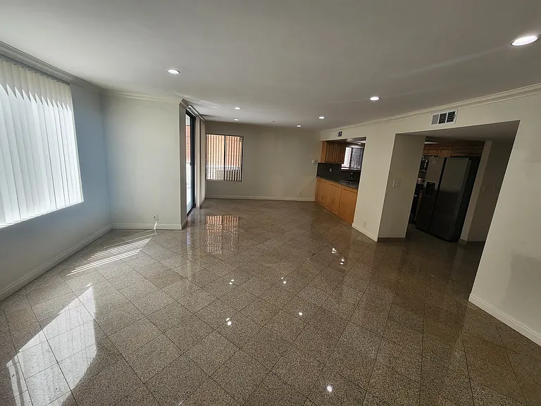 626 N Isabel St #202 — Photo 27