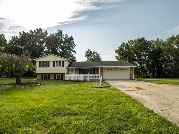 11272 Main Rd, Fenton, MI 48430