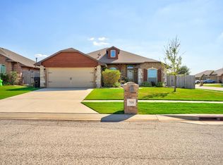 708 SW 44th St, Moore, OK 73160