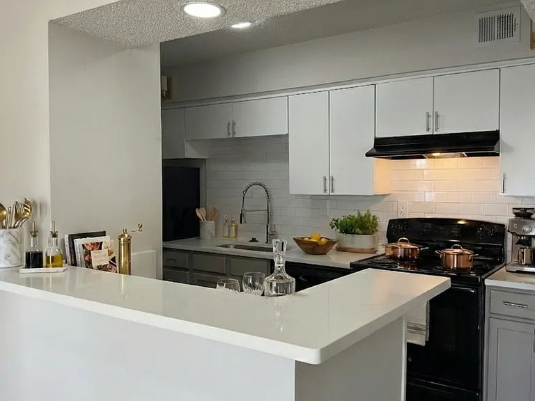 The Regency Apartments — Photo 26