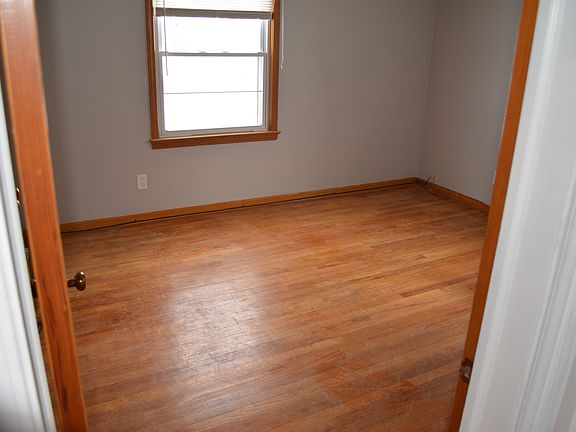 5th image of 302 E 288th St