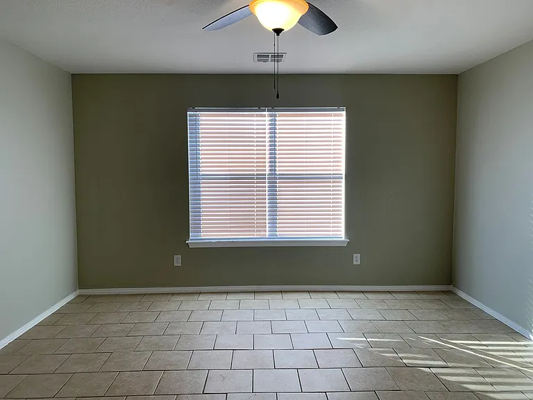 209 W Locust St — Photo 3