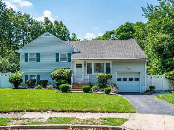 24 Turner Ct, Metuchen, NJ 08840