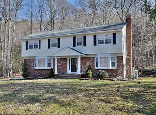 12 Undercliff Rd, Kinnelon, NJ 07405