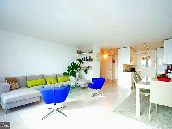 5th image of 604 S Washington Sq APT 1109